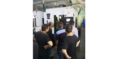 至尊国际精机年终保养活动顺遂开展，，包管机床高效运转