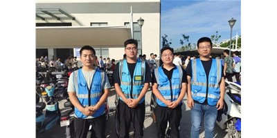 坚持热忱，，，时刻坚守，，，是他们的写照